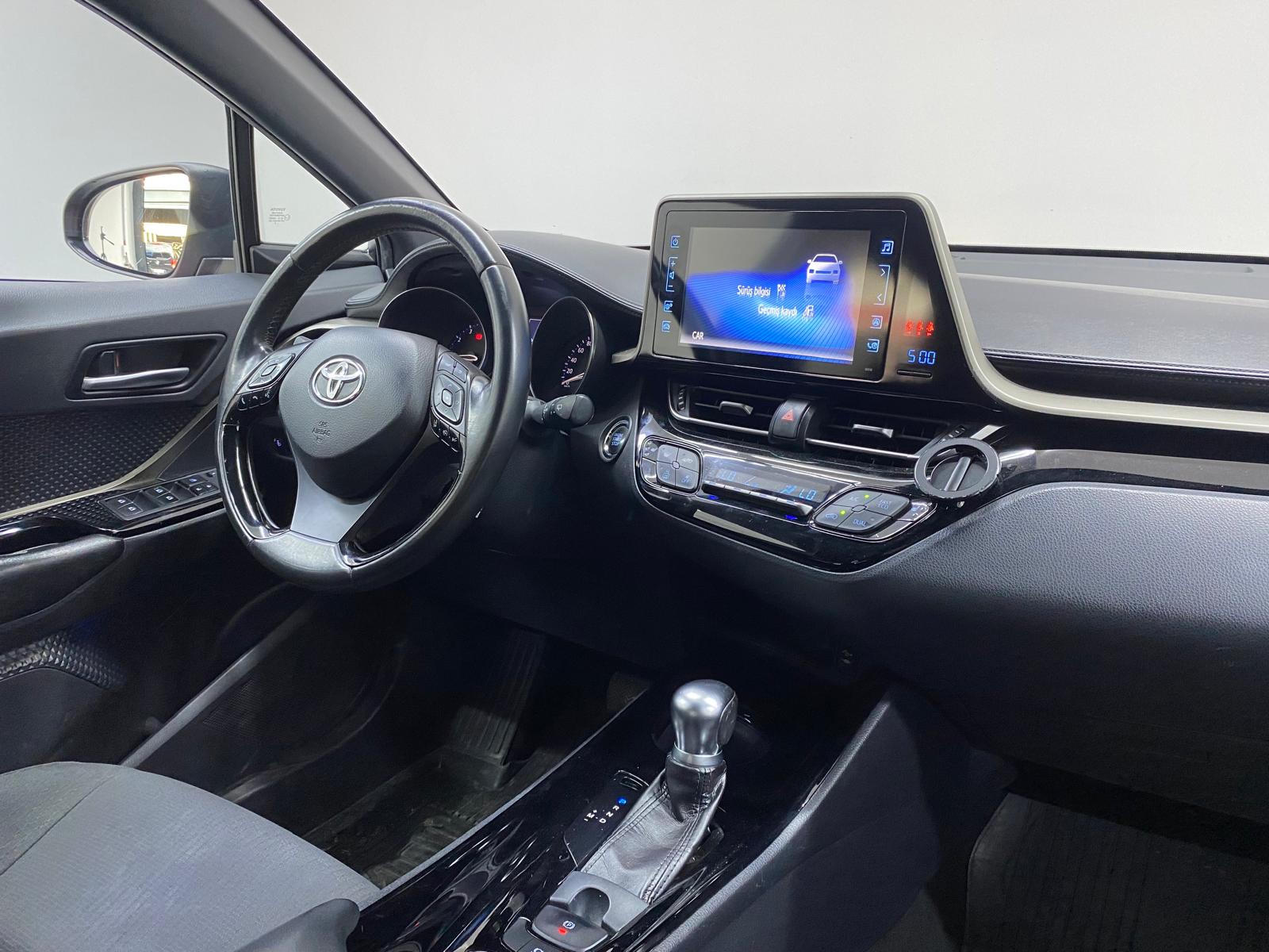 TOYOTA C-HR 25
